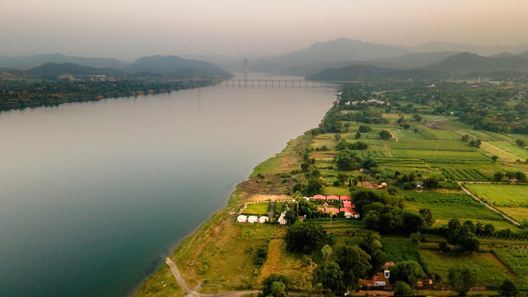 Riverview Tent Resort Kevadia Экстерьер фото